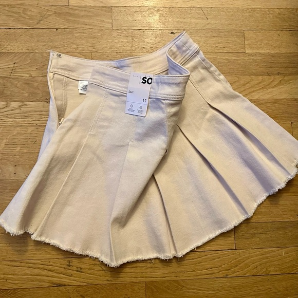 SO Cream Mini Skirt - Picture 3 of 5